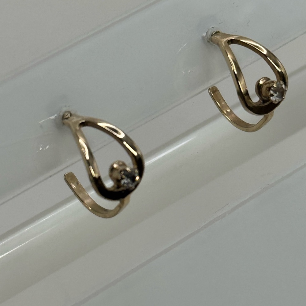 Avon Vtg Rhinestone 3/4 Hoop post Earrings
